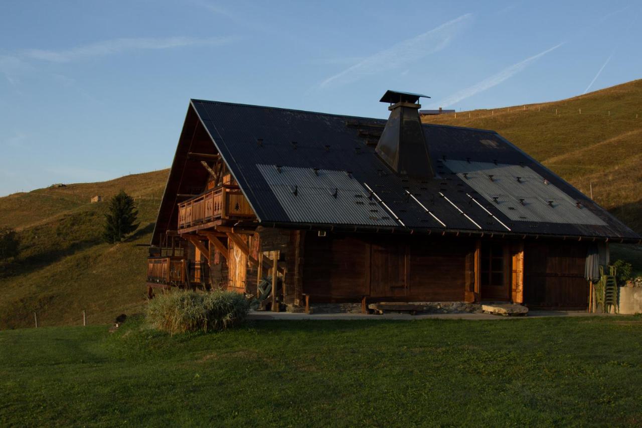 Reine des Aravis - chalet isolé Flumet Exterior foto