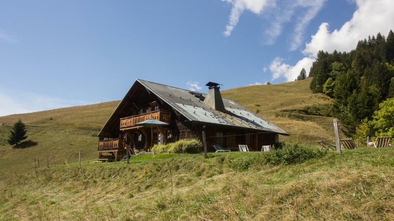 Reine des Aravis - chalet isolé Flumet Exterior foto