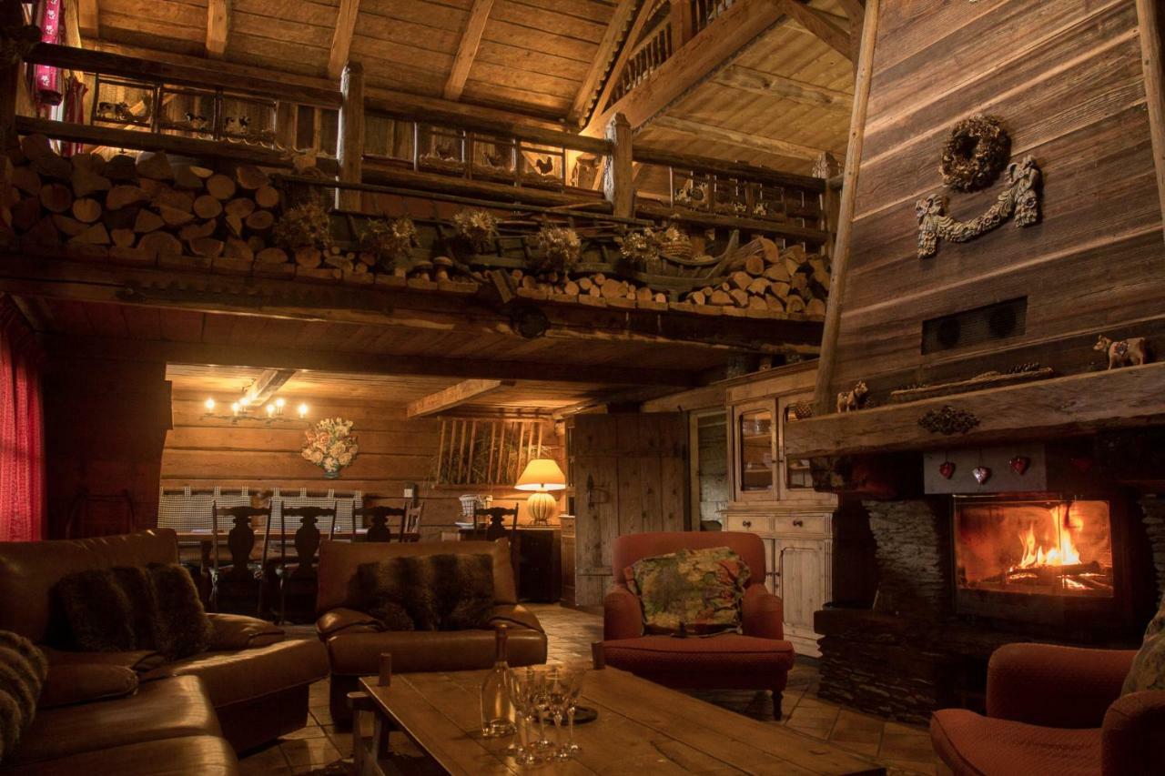 Reine des Aravis - chalet isolé Flumet Exterior foto